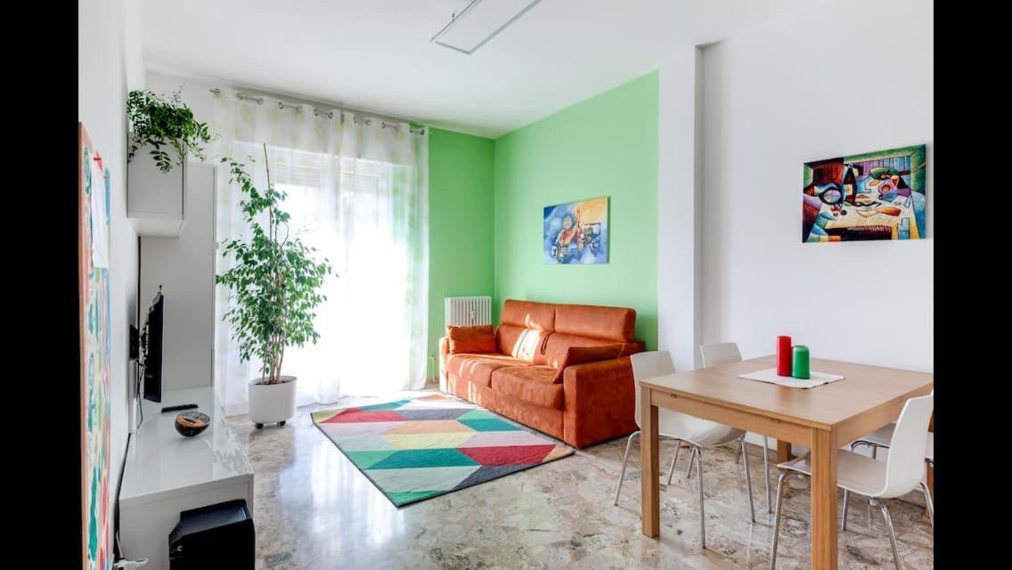 A Due Passi Dal Centro Appartement Forlì Buitenkant foto
